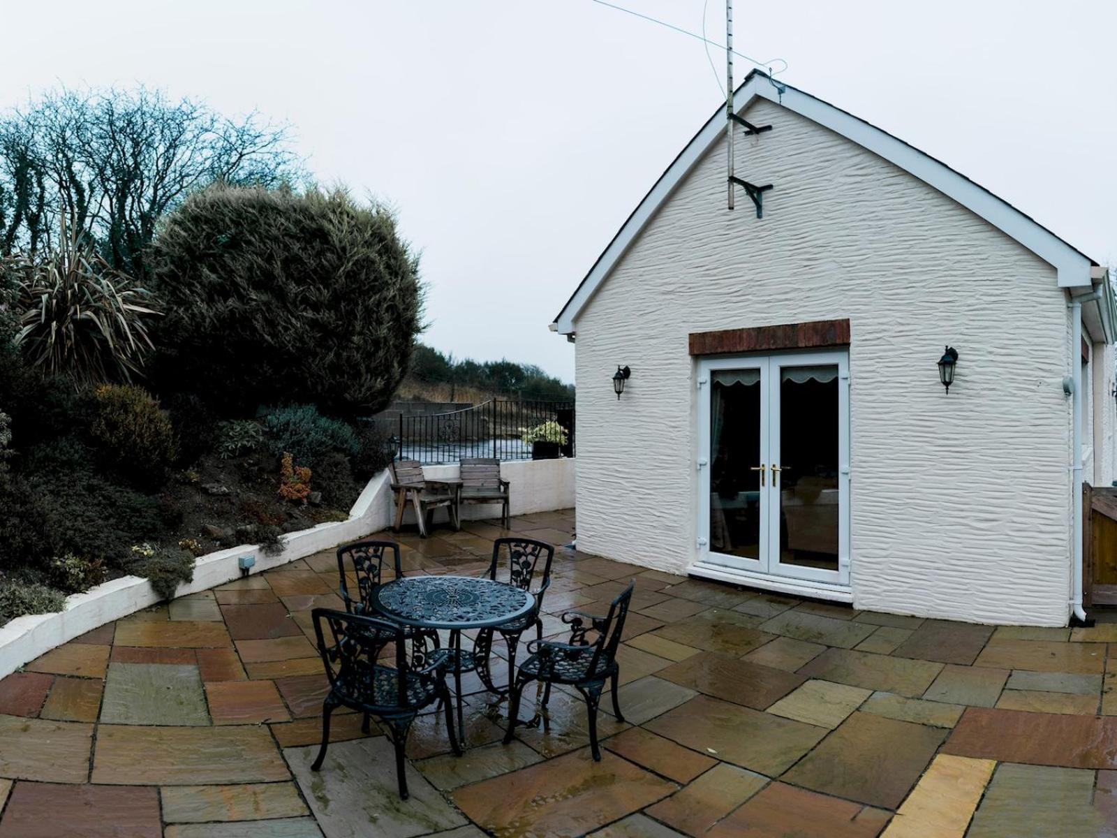 Pass The Keys Peaceful & Coastal 2 Bedroom Cottage Cardigan Eksteriør bilde